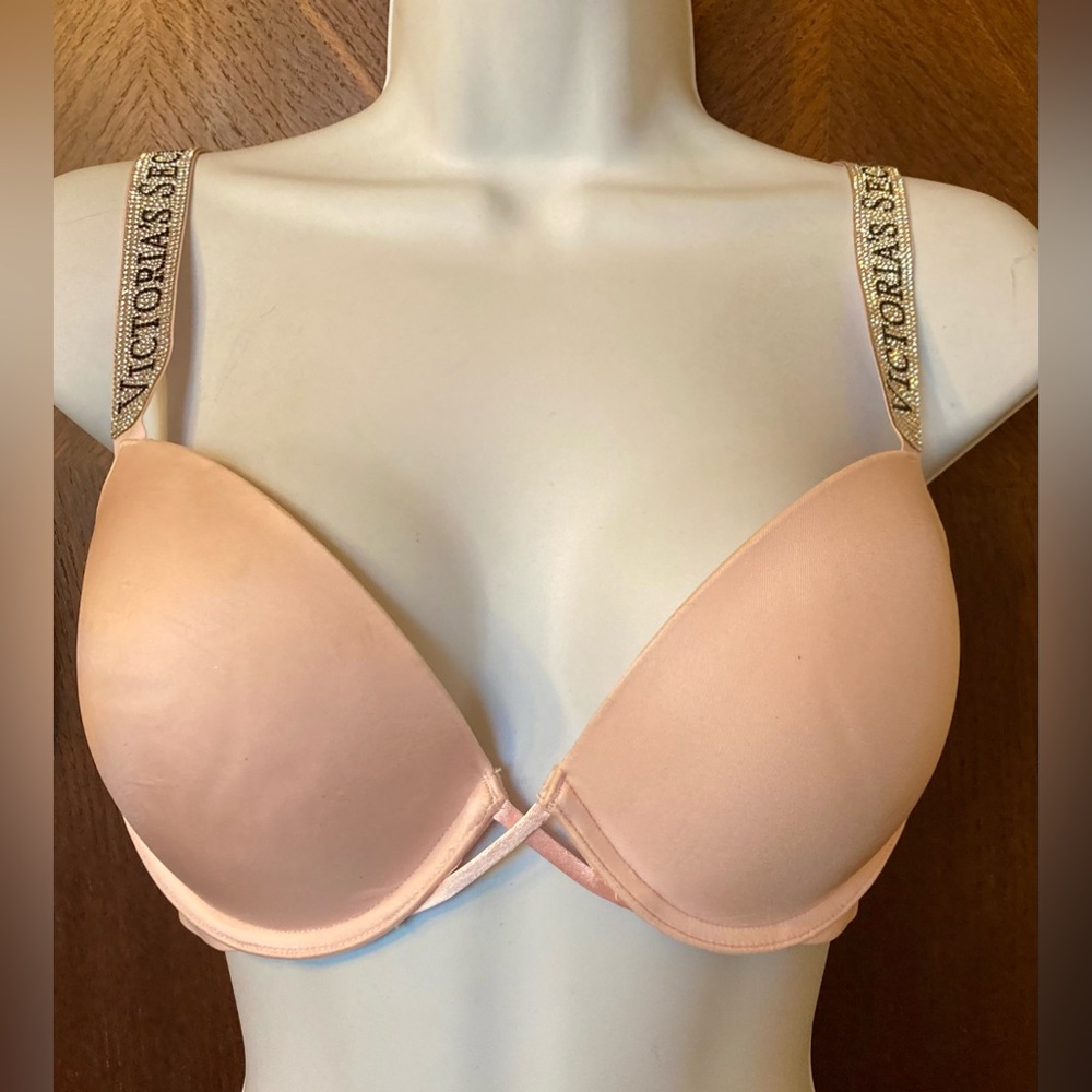 NWOT - Victoria’s Secret Very Sexy Push-Up Bra, 
Sz 34D